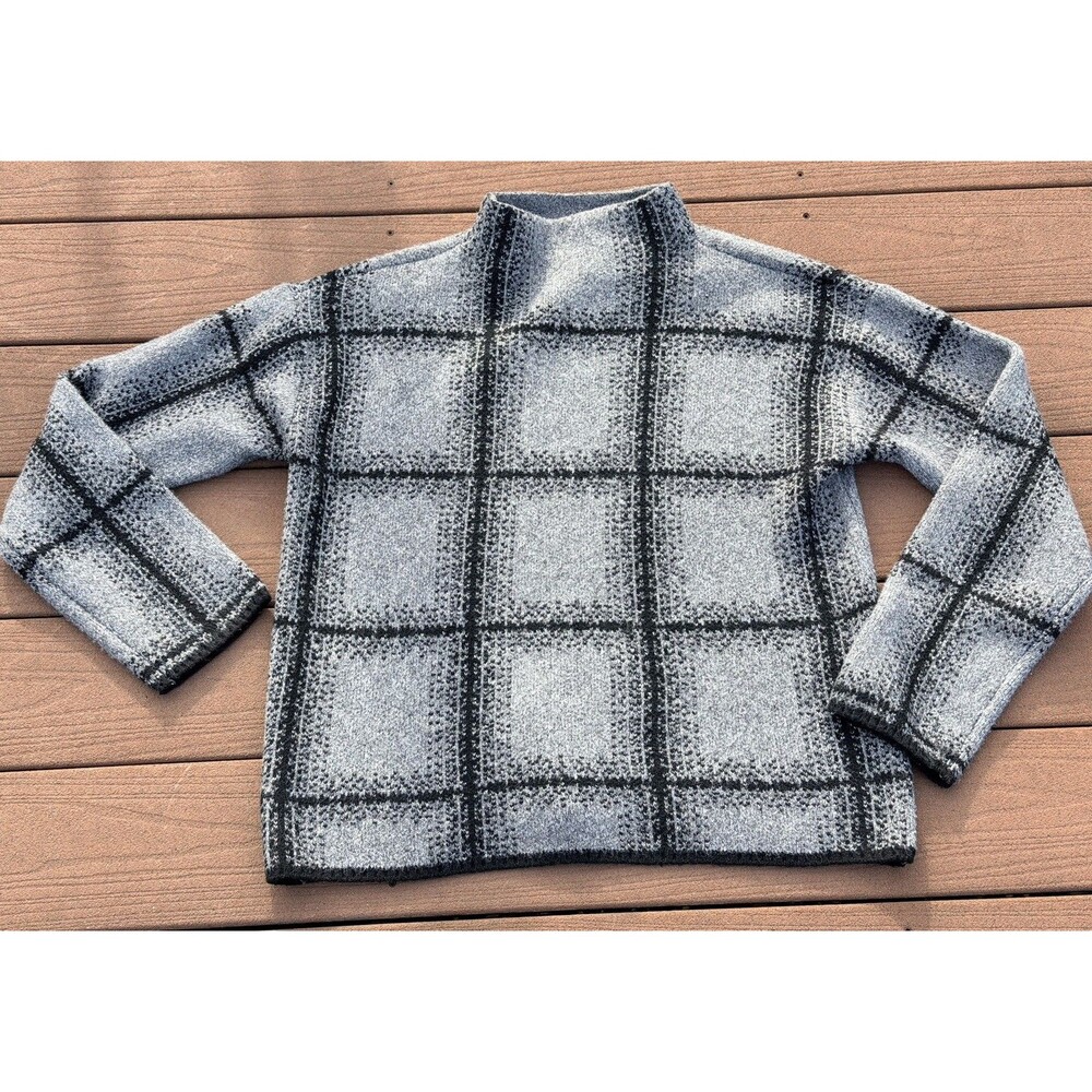 Simply Vera Verawang Womens Sweater Size S Gray and Black Windowpane Grid Design